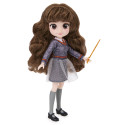 Wizarding World | Bambola articolata Hermione Granger 20cm | Bacchetta e divisa di Hogwarts inclusa | Collezione Harry Potter | Per bambini dai 5 anni in su